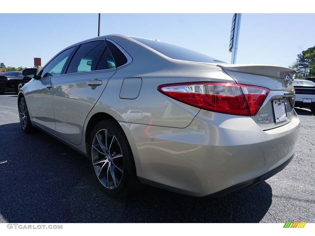 2015 Camry XSE - Creme Brulee Mica / Black photo #11