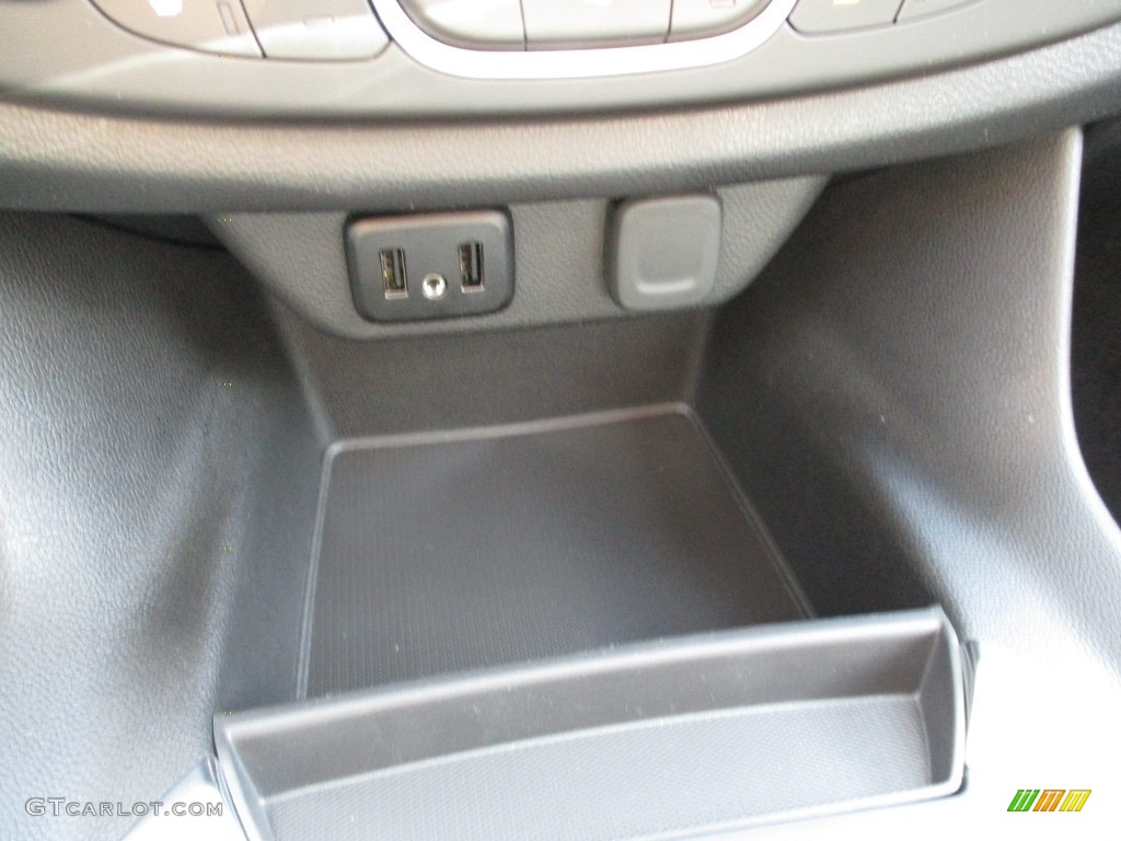 2018 Traverse LT AWD - Summit White / Jet Black photo #13