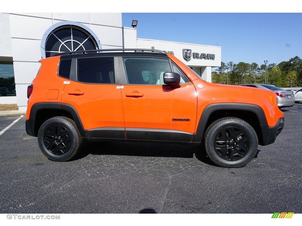 2018 Renegade Trailhawk 4x4 - Omaha Orange / Black photo #13