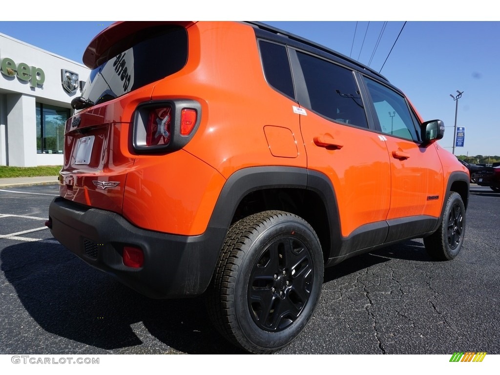 2018 Renegade Trailhawk 4x4 - Omaha Orange / Black photo #14