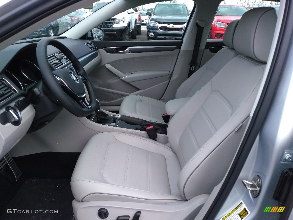 Moonrock Gray Interior 2018 Volkswagen Passat R-Line Photo #126449281