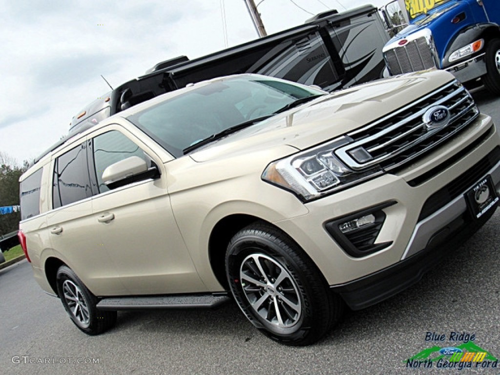 2018 Expedition XLT - White Gold / Medium Stone photo #32