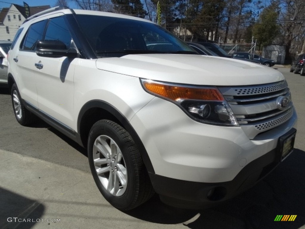 2015 Explorer XLT 4WD - Oxford White / Charcoal Black photo #1