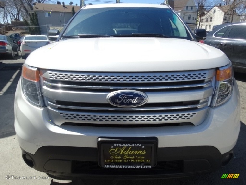 2015 Explorer XLT 4WD - Oxford White / Charcoal Black photo #2