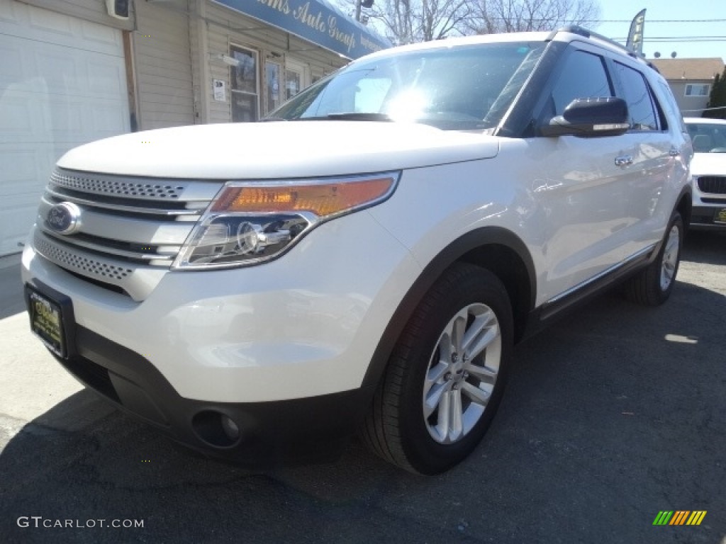 2015 Explorer XLT 4WD - Oxford White / Charcoal Black photo #3