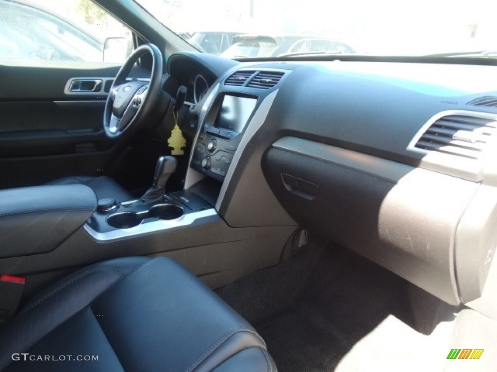 2015 Explorer XLT 4WD - Oxford White / Charcoal Black photo #20