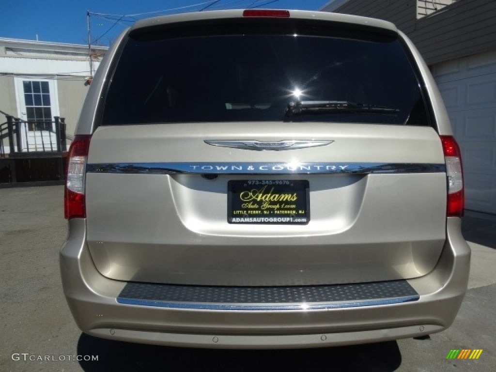 2015 Town & Country Touring-L - Cashmere/Sandstone Pearl / Black/Light Graystone photo #6