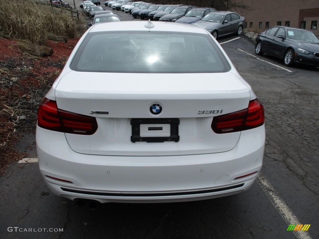 2018 3 Series 330i xDrive Sedan - Alpine White / Black photo #4