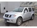 Brilliant Silver - Pathfinder LE 4x4 Photo No. 3