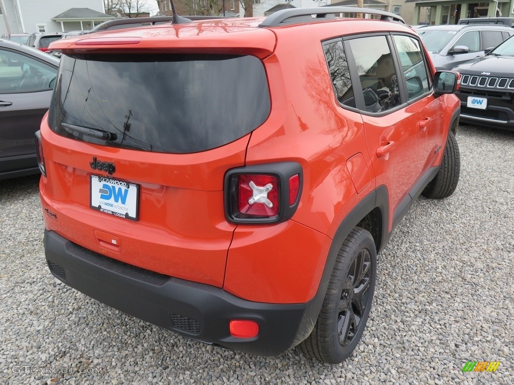 2018 Renegade Latitude 4x4 - Omaha Orange / Black photo #11