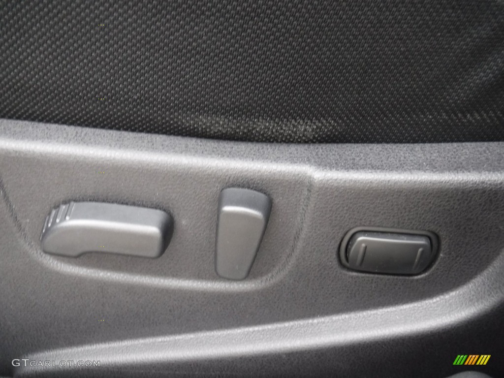 2011 Rogue SV AWD - Platinum Graphite / Black photo #18