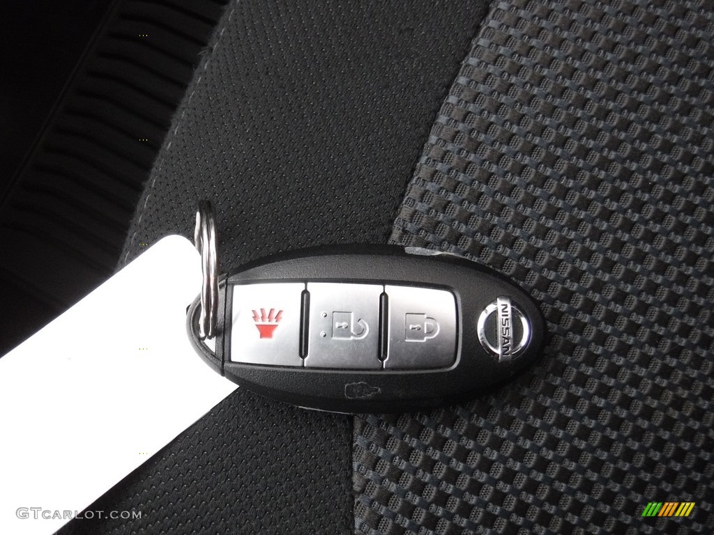 2011 Rogue SV AWD - Platinum Graphite / Black photo #30