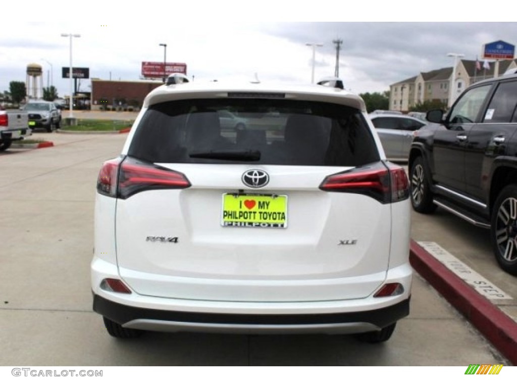 2018 RAV4 XLE - Super White / Black photo #7