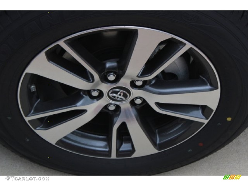 2018 RAV4 XLE - Super White / Black photo #10