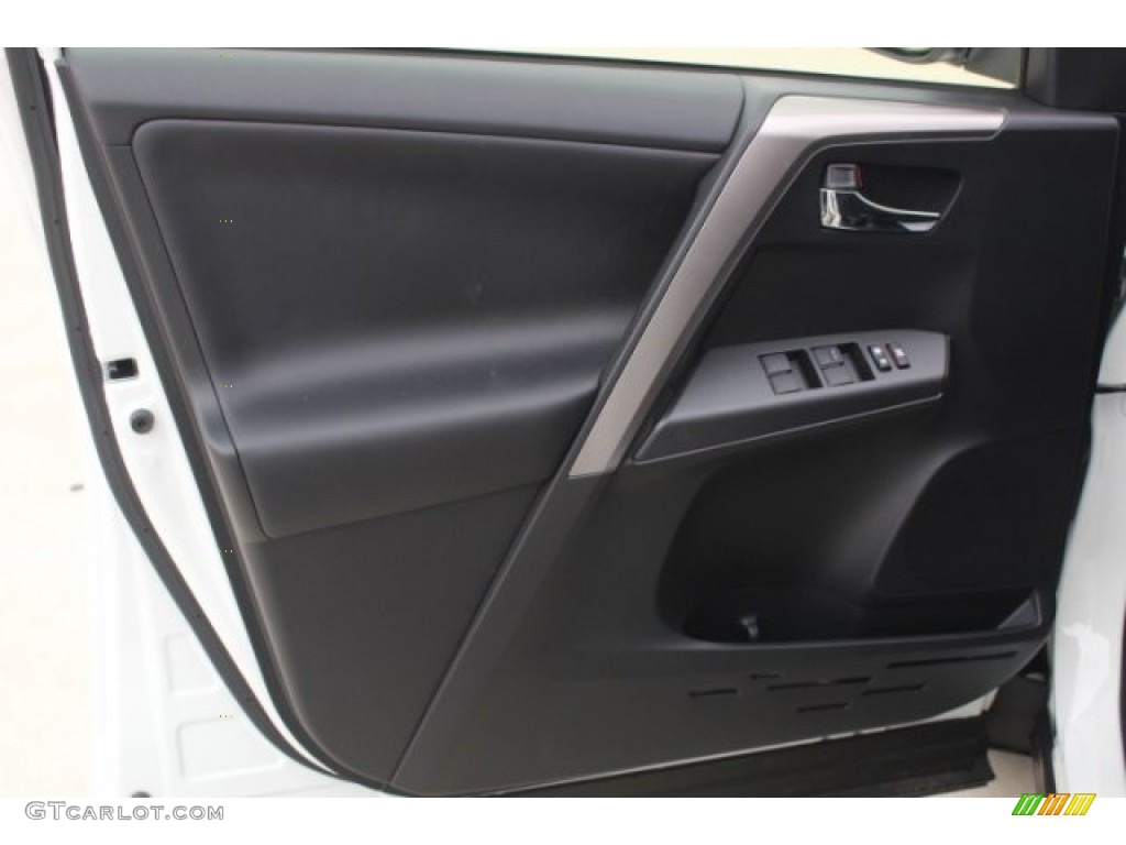 2018 RAV4 XLE - Super White / Black photo #11
