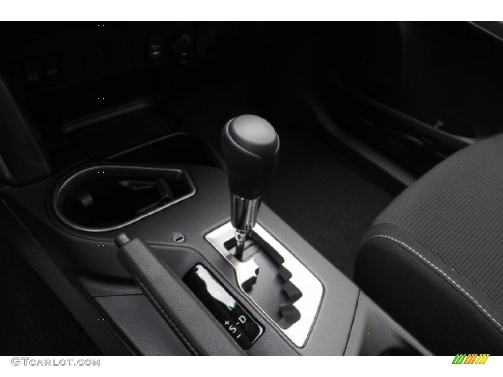 2018 RAV4 XLE - Super White / Black photo #15