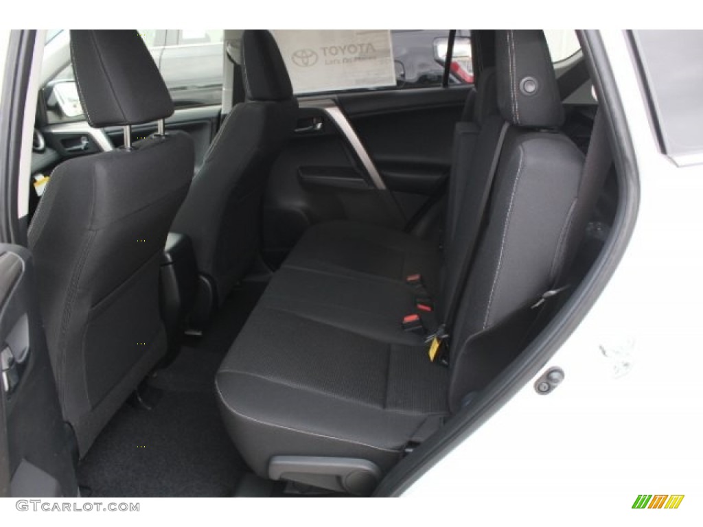 2018 RAV4 XLE - Super White / Black photo #24