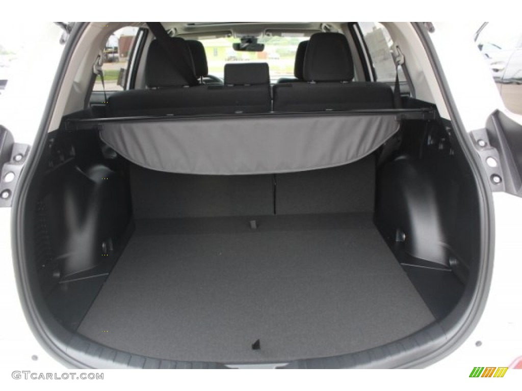 2018 RAV4 XLE - Super White / Black photo #27