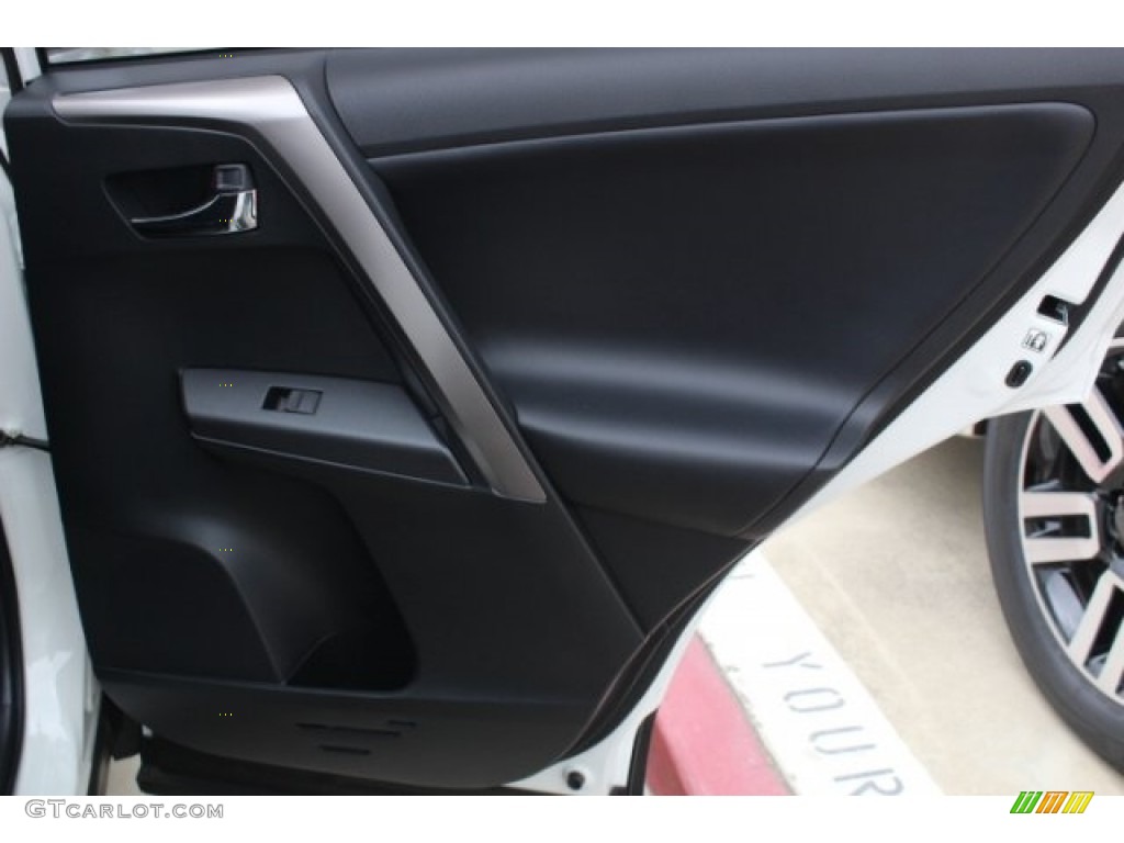 2018 RAV4 XLE - Super White / Black photo #28