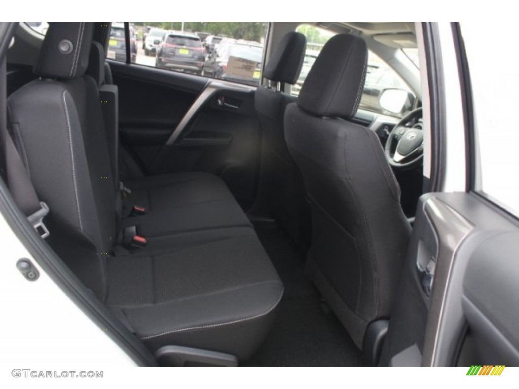 2018 RAV4 XLE - Super White / Black photo #29