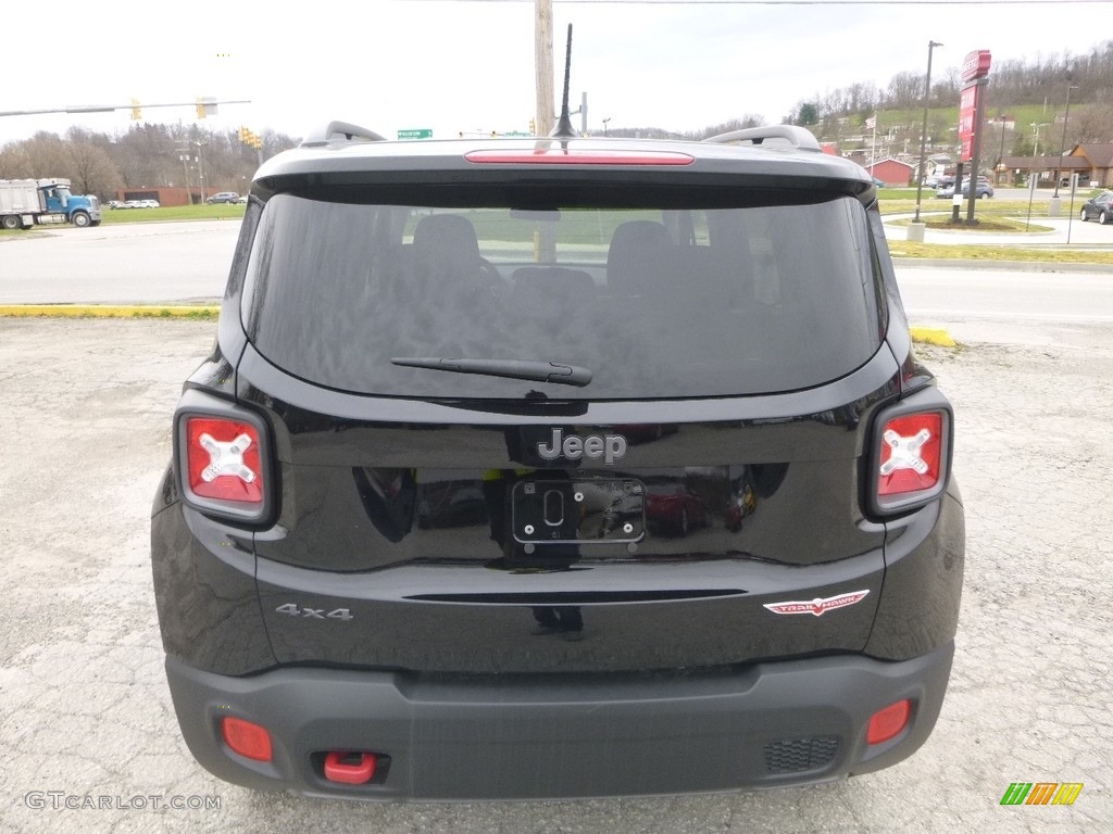 2017 Renegade Trailhawk 4x4 - Black / Black photo #4