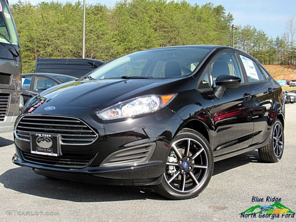 2018 Fiesta SE Sedan - Shadow Black / Charcoal Black photo #1