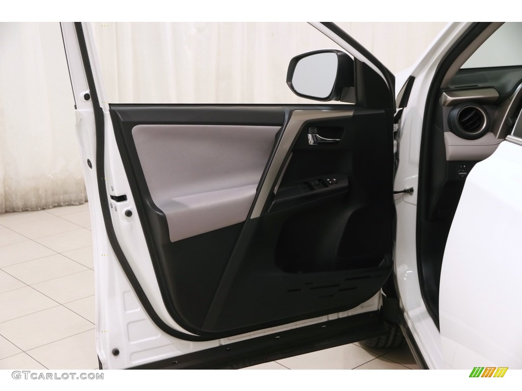 2015 RAV4 XLE - Super White / Ash photo #4