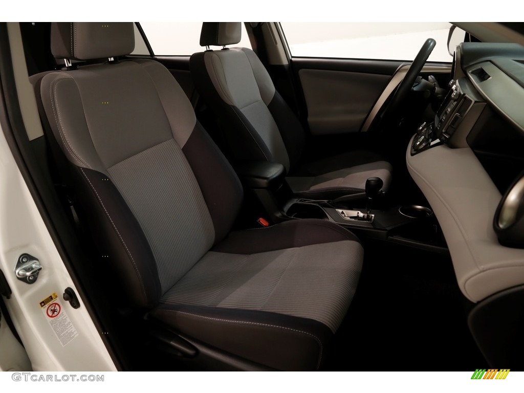 2015 RAV4 XLE - Super White / Ash photo #13