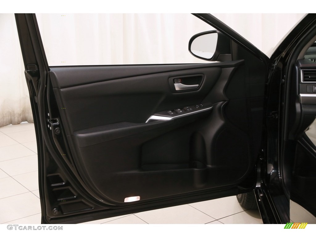 2015 Camry SE - Attitude Black Metallic / Black photo #4
