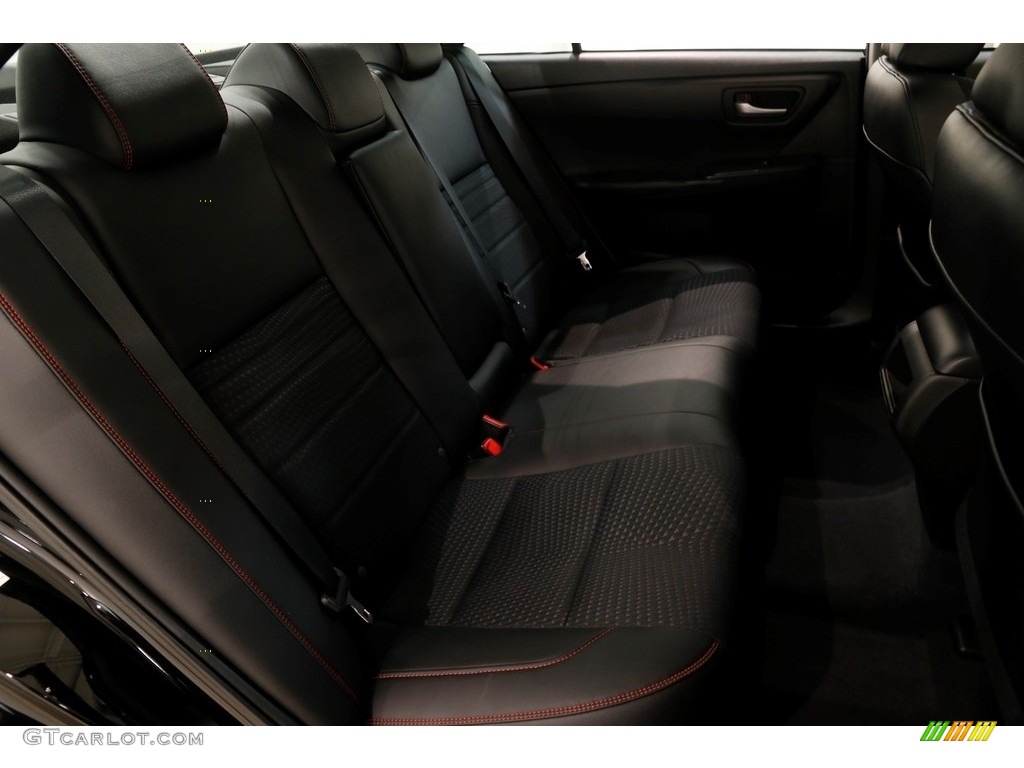 2015 Camry SE - Attitude Black Metallic / Black photo #16