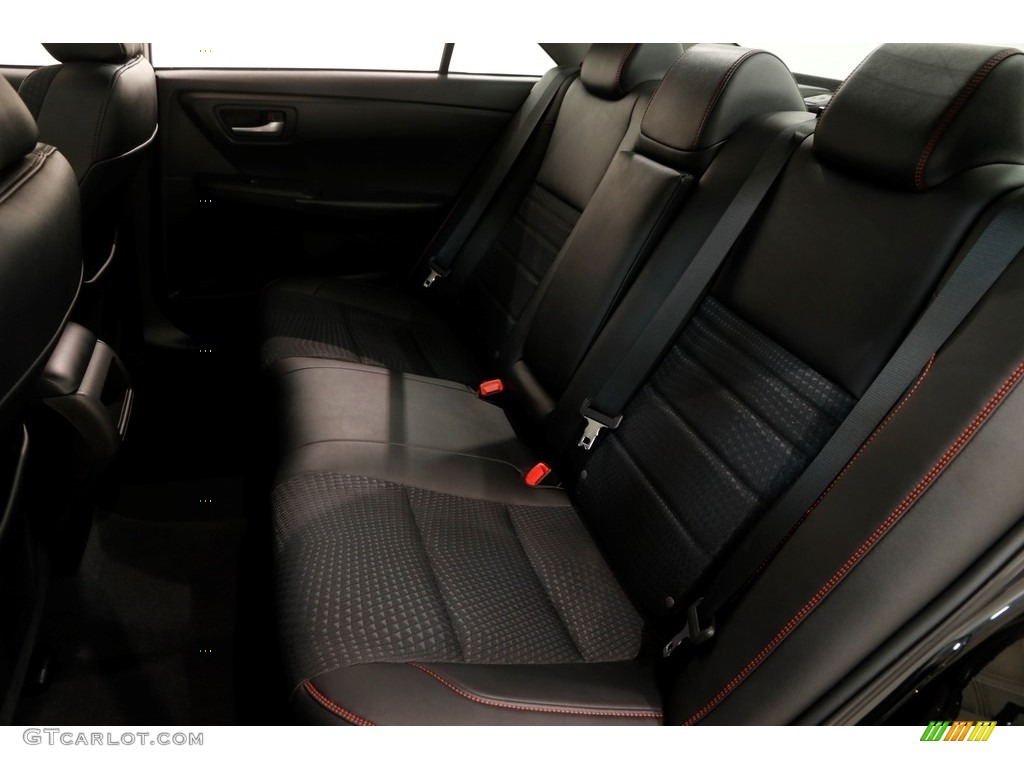 2015 Camry SE - Attitude Black Metallic / Black photo #17