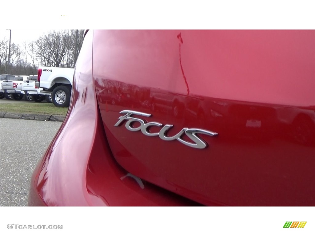2018 Focus SE Hatch - Hot Pepper Red / Charcoal Black photo #10