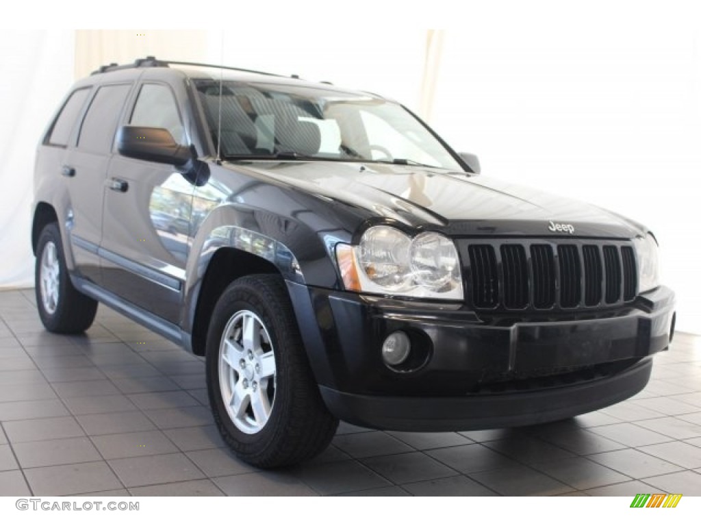 2007 Grand Cherokee Laredo 4x4 - Black / Medium Slate Gray photo #2