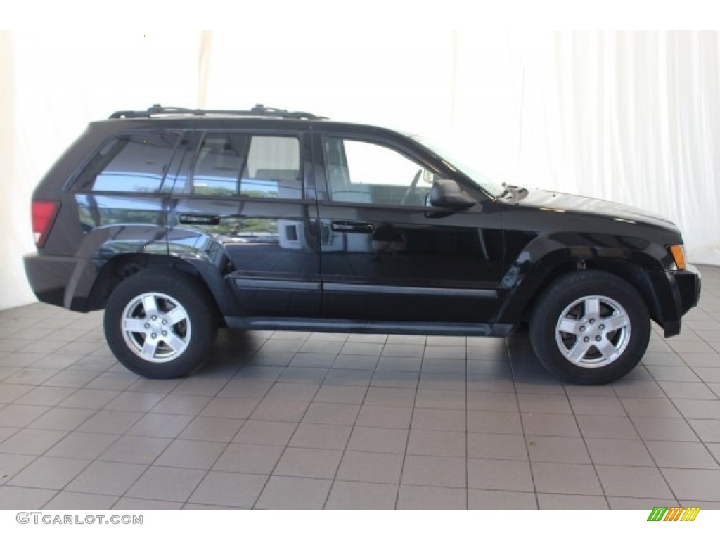 2007 Grand Cherokee Laredo 4x4 - Black / Medium Slate Gray photo #3