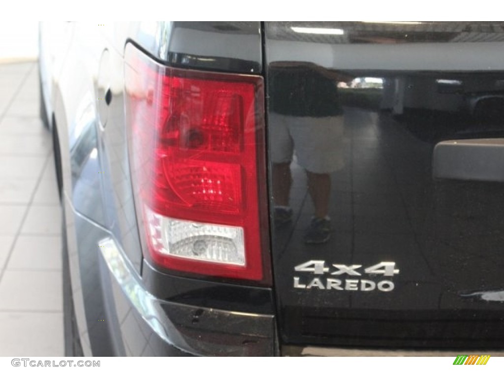 2007 Grand Cherokee Laredo 4x4 - Black / Medium Slate Gray photo #10