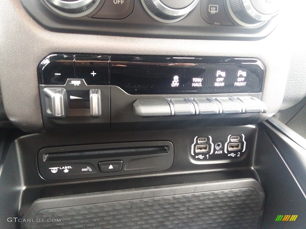 2019 Ram 1500 Big Horn Crew Cab 4x4 Controls Photo #126521789