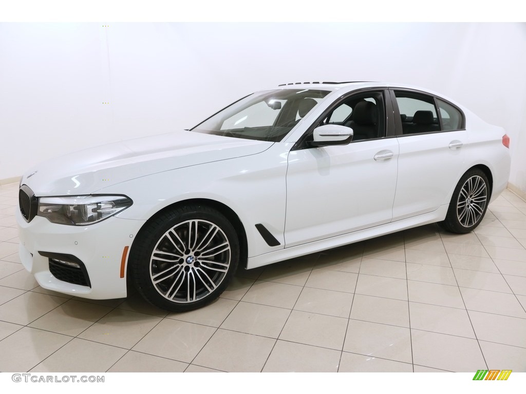 2018 5 Series 530i xDrive Sedan - Alpine White / Black photo #3