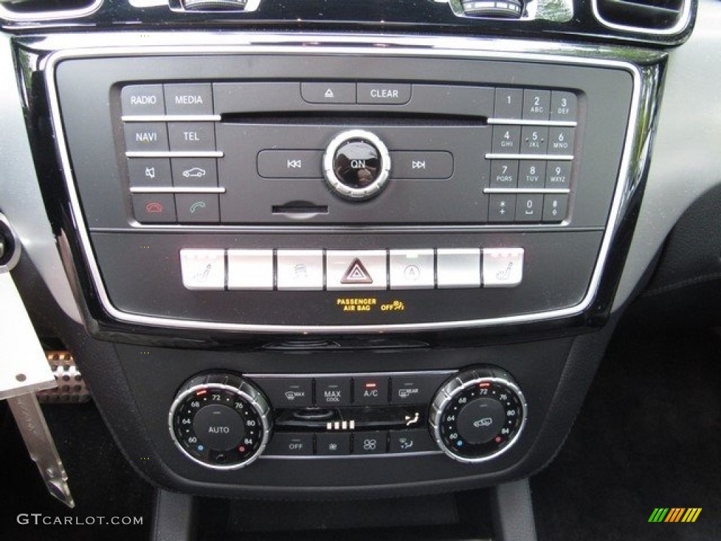 2017 Mercedes-Benz GLE 43 AMG 4Matic Controls Photo #126524111