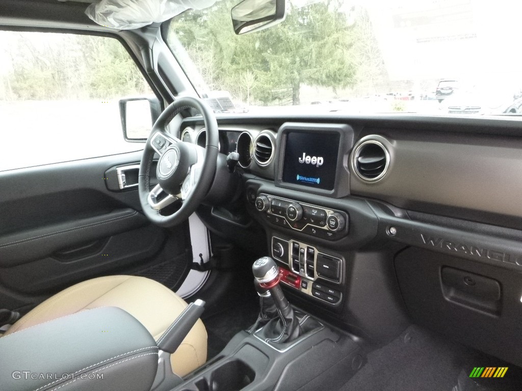 2018 Jeep Wrangler Unlimited Rubicon 4x4 Black/Heritage Tan Dashboard Photo #126524321