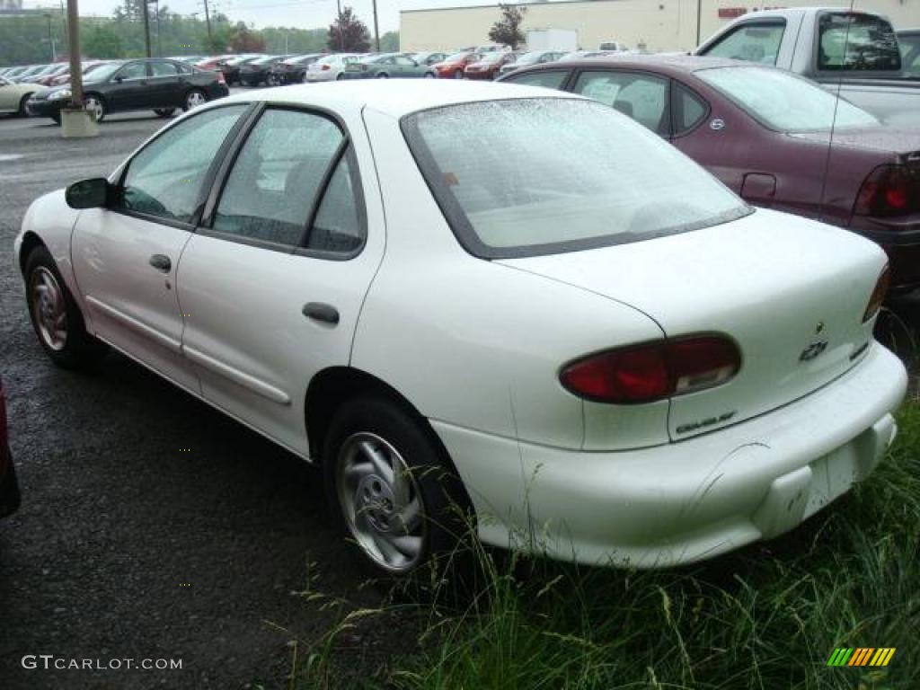 1998 Cavalier Sedan - Bright White / Gray photo #4