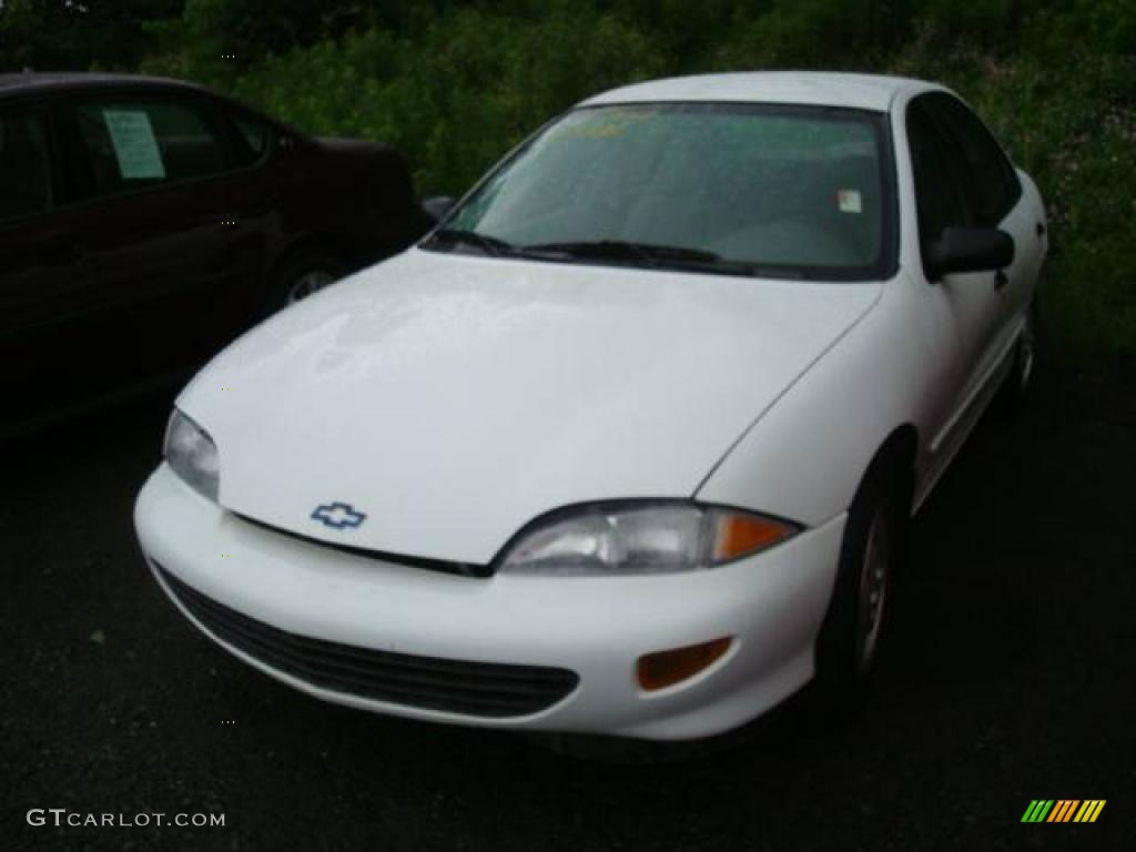 1998 Cavalier Sedan - Bright White / Gray photo #5