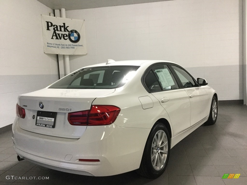 2018 3 Series 320i xDrive Sedan - Alpine White / Black photo #5