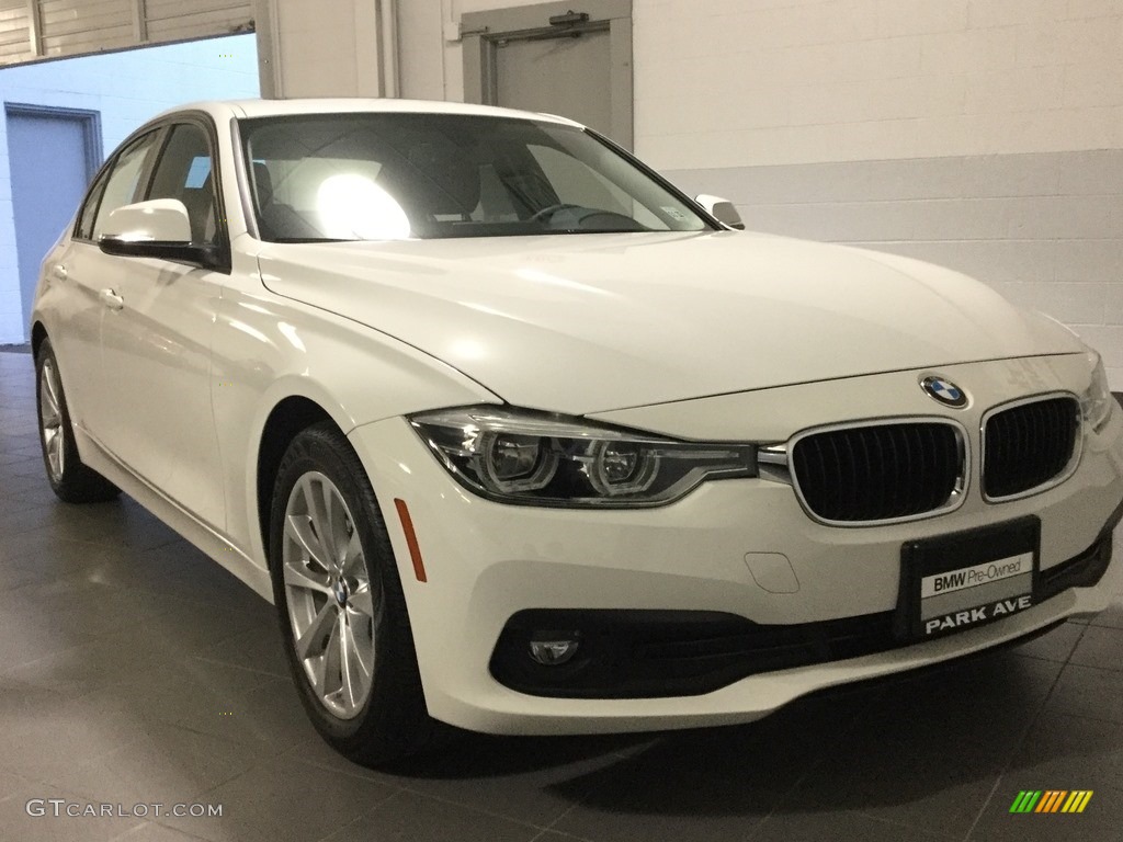 2018 3 Series 320i xDrive Sedan - Alpine White / Black photo #7