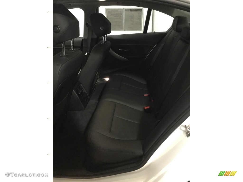2018 3 Series 320i xDrive Sedan - Alpine White / Black photo #14
