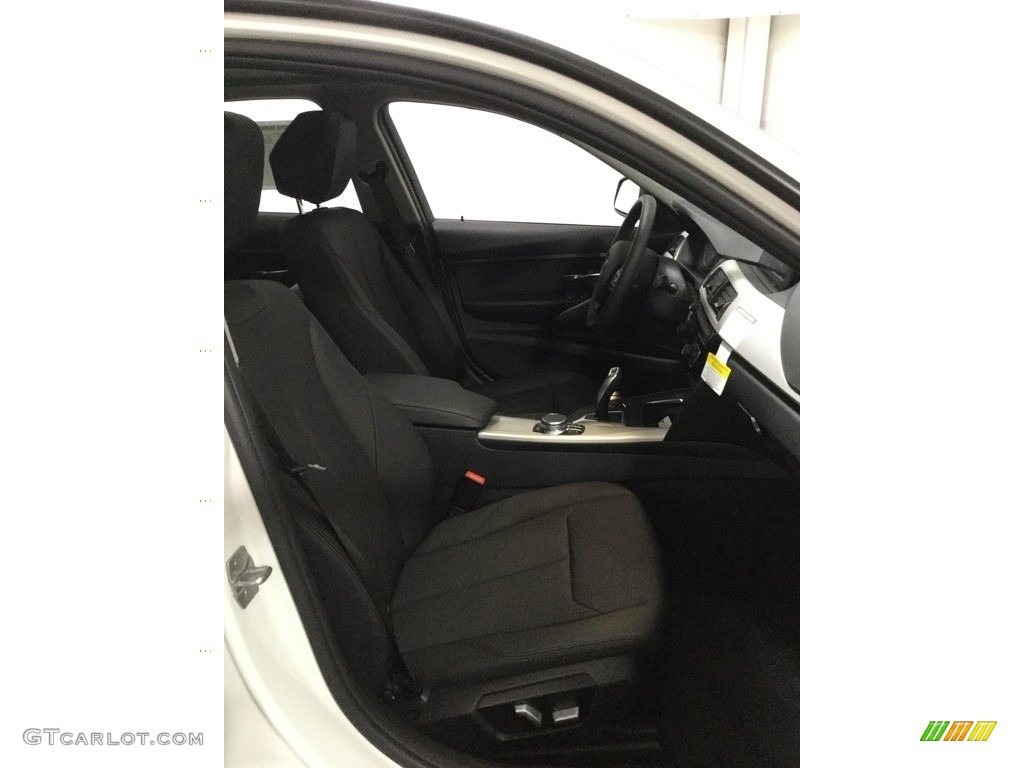 2018 3 Series 320i xDrive Sedan - Alpine White / Black photo #17