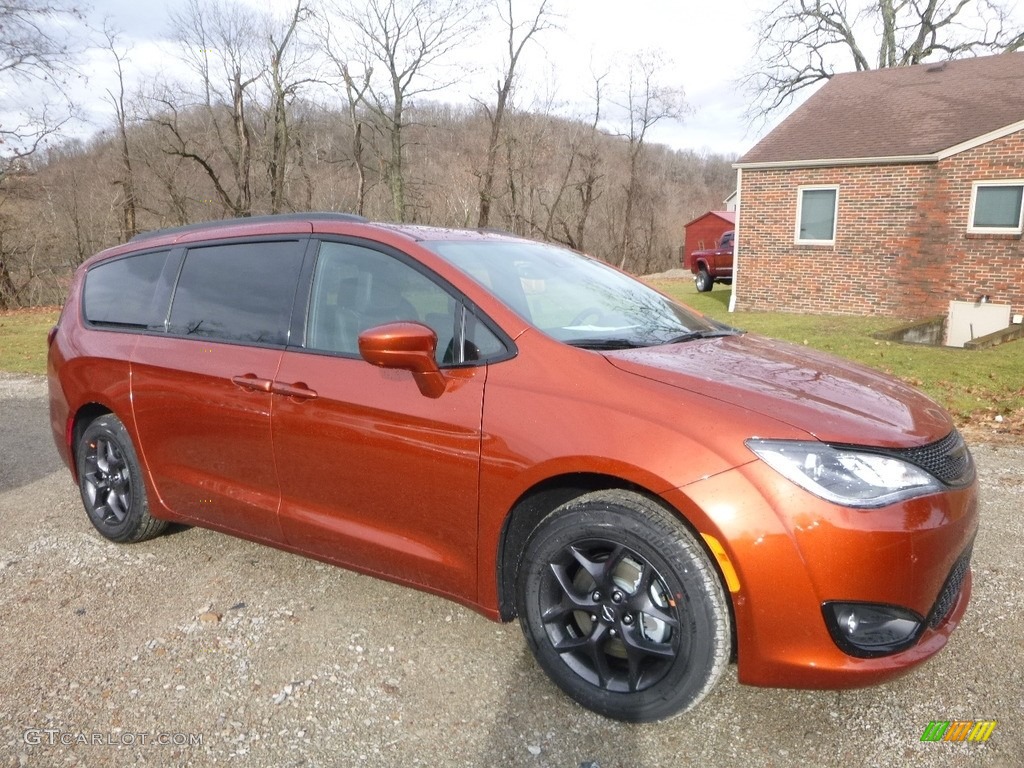 2018 Pacifica Touring L Plus - Copper Pearl / Black/Alloy photo #2