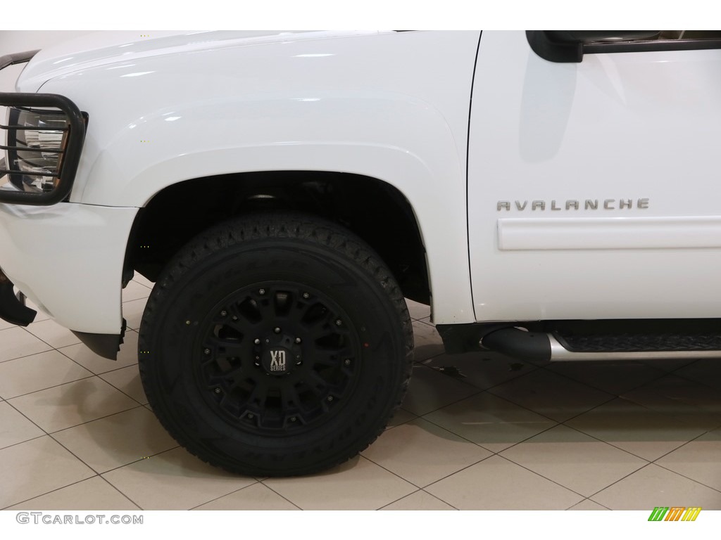 2011 Avalanche Z71 4x4 - Summit White / Dark Cashmere/Light Cashmere photo #23