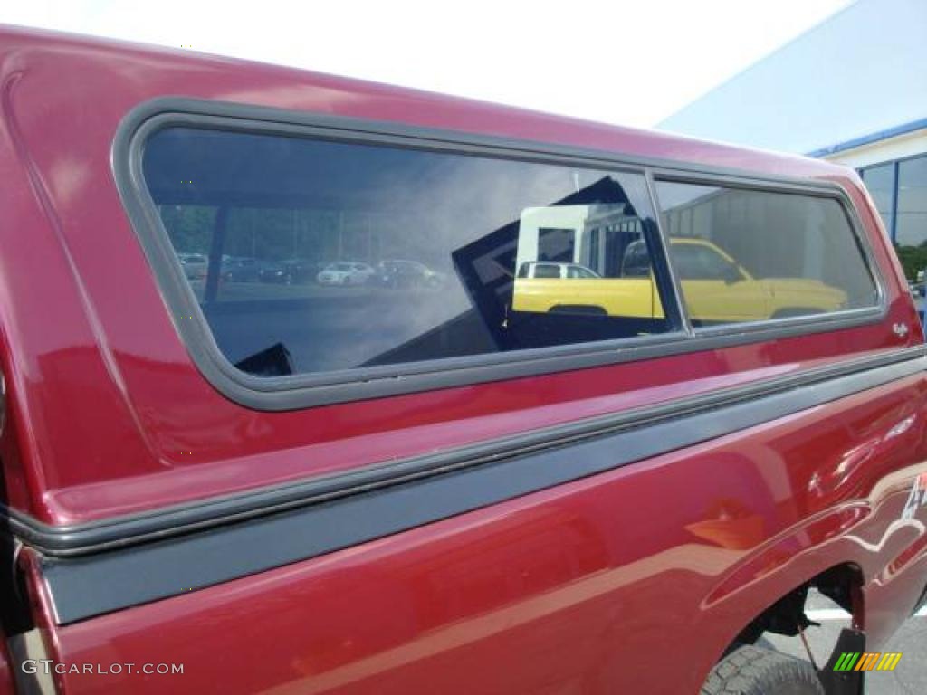 2001 Silverado 1500 LS Regular Cab 4x4 - Dark Carmine Red Metallic / Graphite photo #17