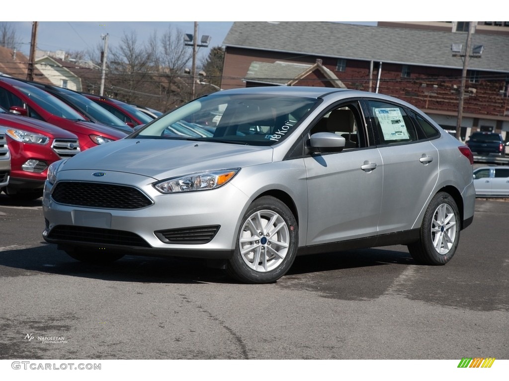 2018 Ingot Silver Ford Focus Se Sedan 126530704 Gtcarlot
