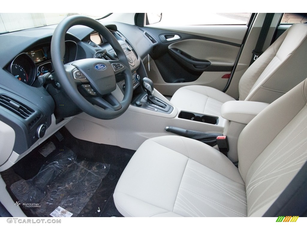 2018 Focus SE Sedan - Ingot Silver / Charcoal Black photo #5